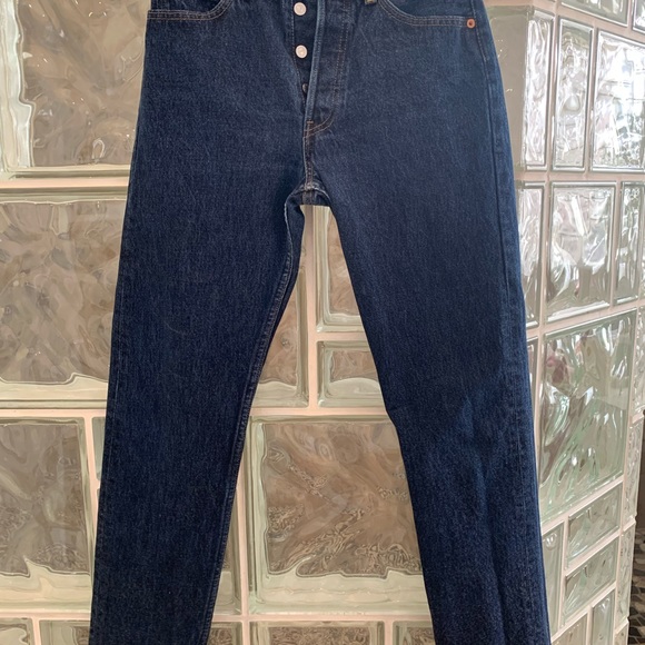 Vintage Levi’s 501’s button up jeans. Size 28x32. - Picture 7 of 10